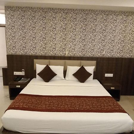 The Contour Hotel Guwahati Dış mekan fotoğraf