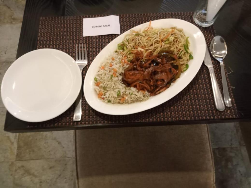 The Contour Hotel Guwahati Dış mekan fotoğraf