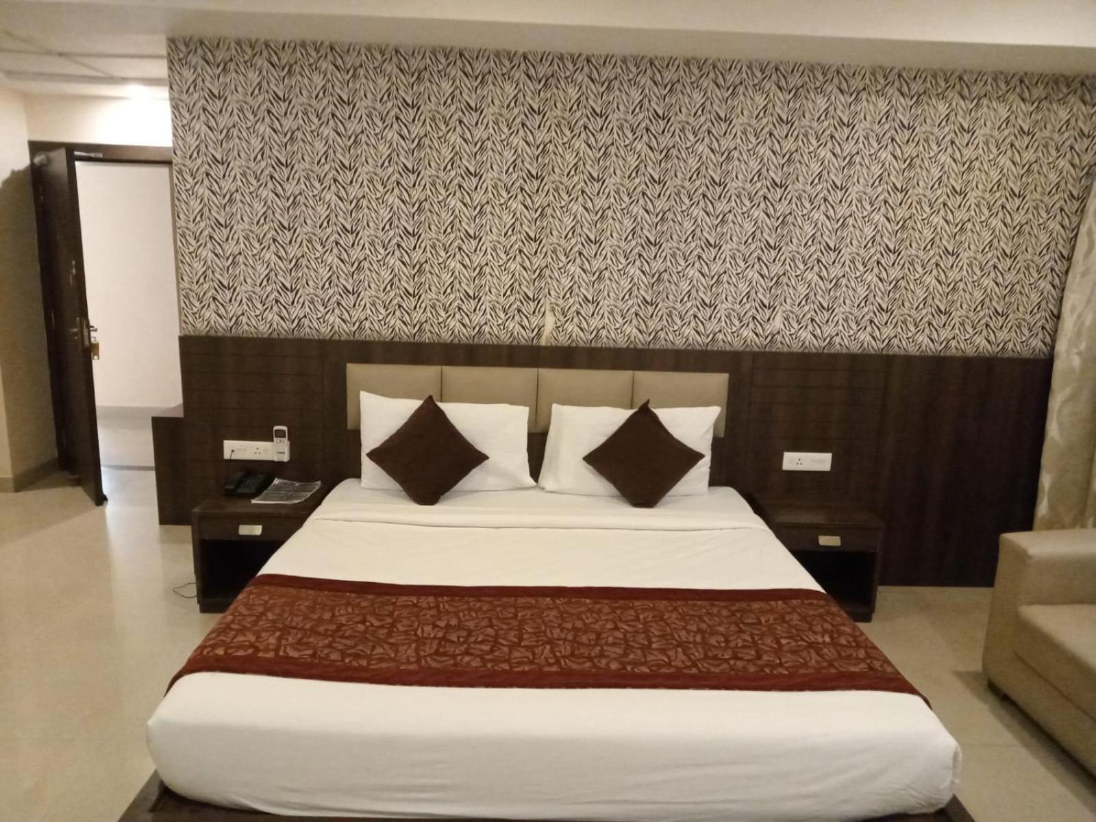 The Contour Hotel Guwahati Dış mekan fotoğraf