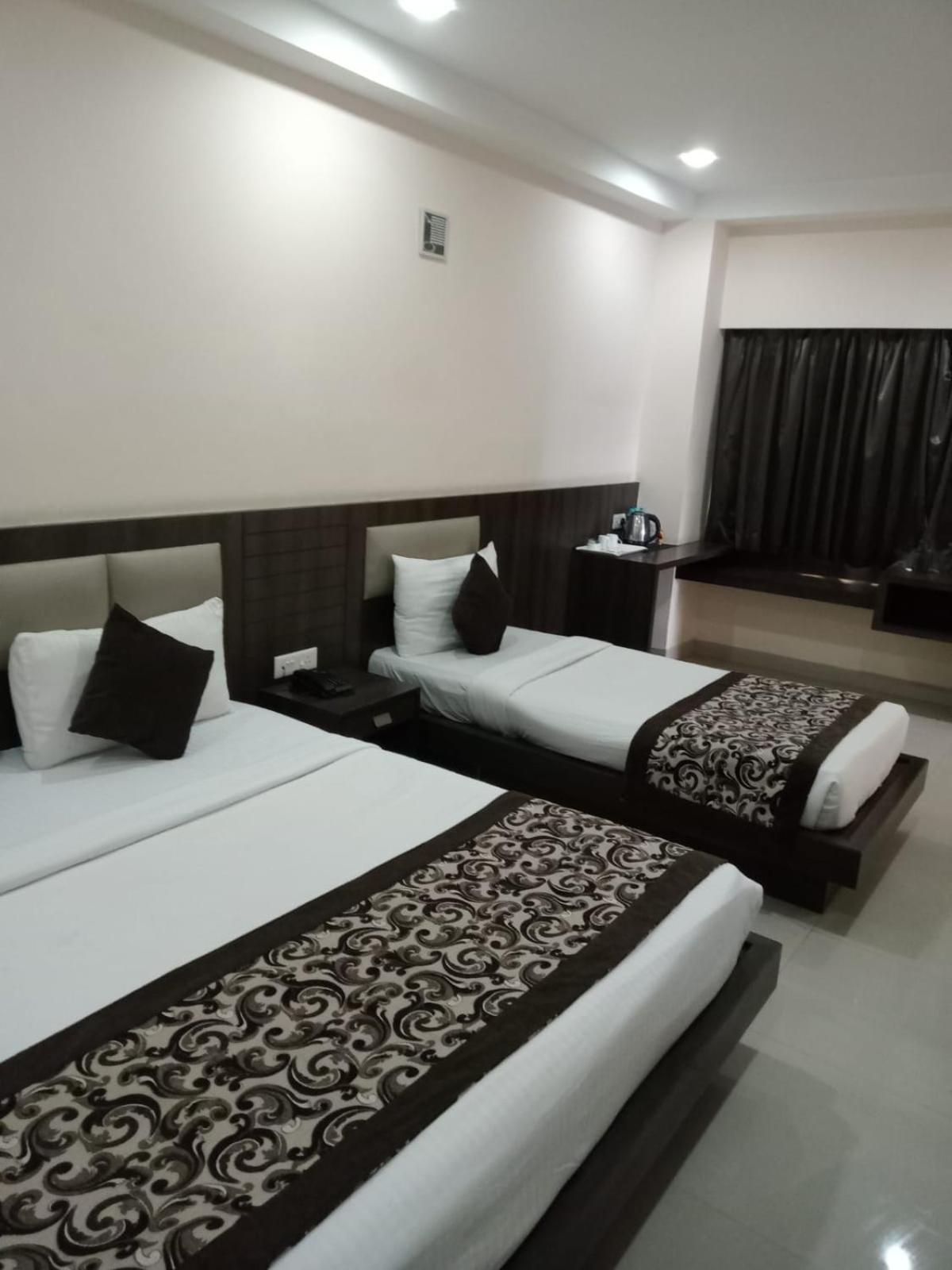 The Contour Hotel Guwahati Dış mekan fotoğraf