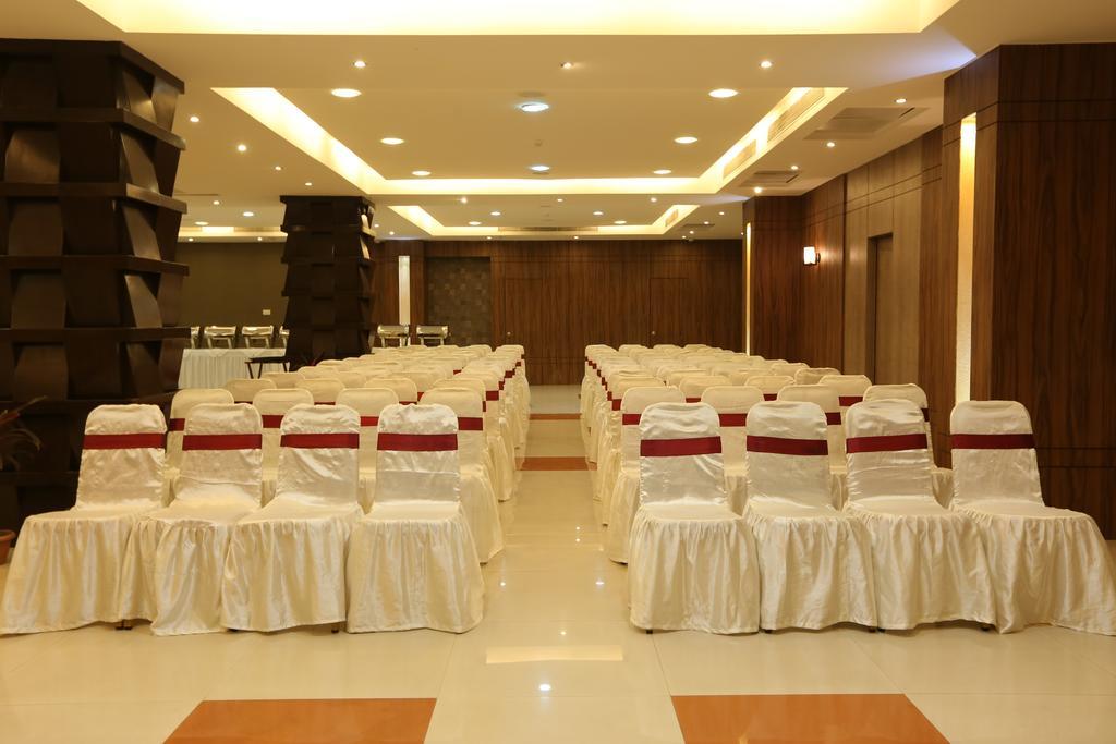 The Contour Hotel Guwahati Dış mekan fotoğraf