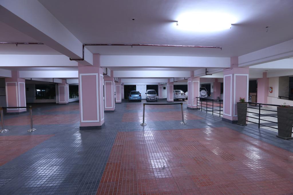 The Contour Hotel Guwahati Dış mekan fotoğraf