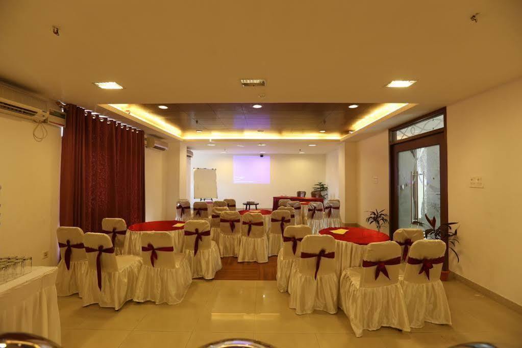 The Contour Hotel Guwahati Dış mekan fotoğraf