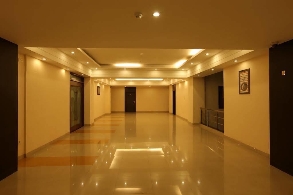 The Contour Hotel Guwahati Dış mekan fotoğraf