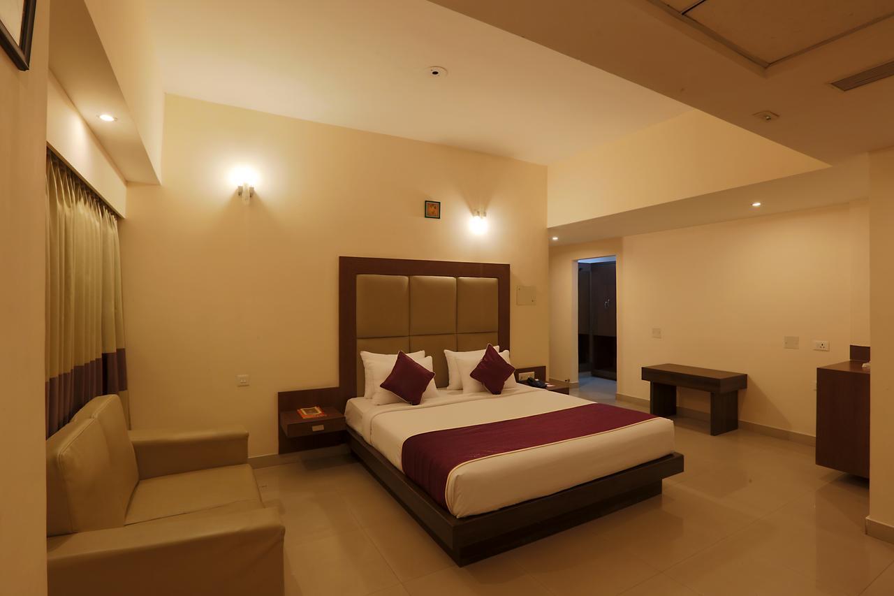 The Contour Hotel Guwahati Dış mekan fotoğraf