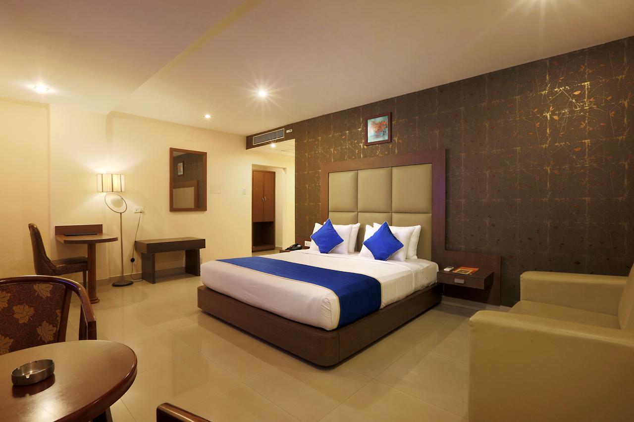 The Contour Hotel Guwahati Dış mekan fotoğraf