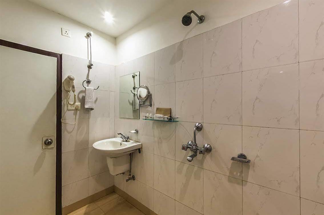 The Contour Hotel Guwahati Dış mekan fotoğraf