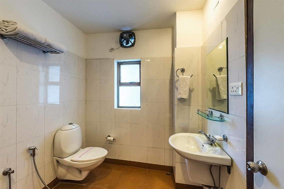The Contour Hotel Guwahati Dış mekan fotoğraf
